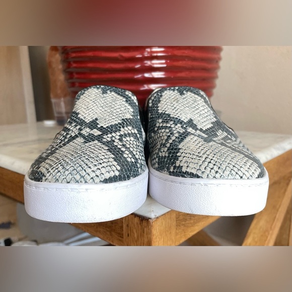 Vionic Midi Slip-On Sneakers Sz 8 Snake Print Suede Leather Comfort Shoe - Picture 10 of 10